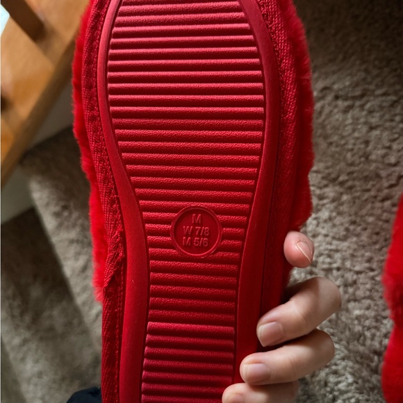Target Fuzzy Slippers - Picture 4 of 4